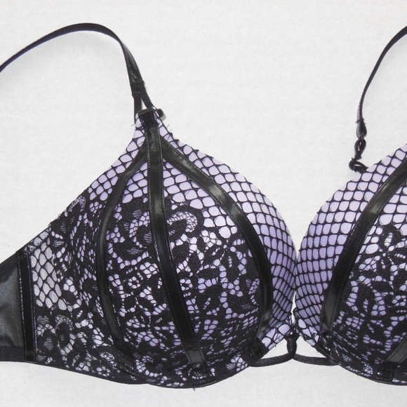 VS SCANDALOUS LIMITED EDITION Push-up Bra & Thong - Picture 2 of 6